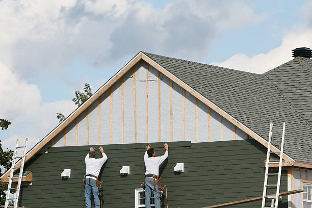 Professional Siding technician working in Martinsburg, OH